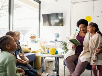 crianças com professora